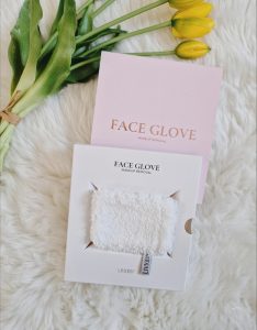 FACE GLOVE | Rękawiczka do demakijażu z użyciem tylko samej wody - FaceGlove